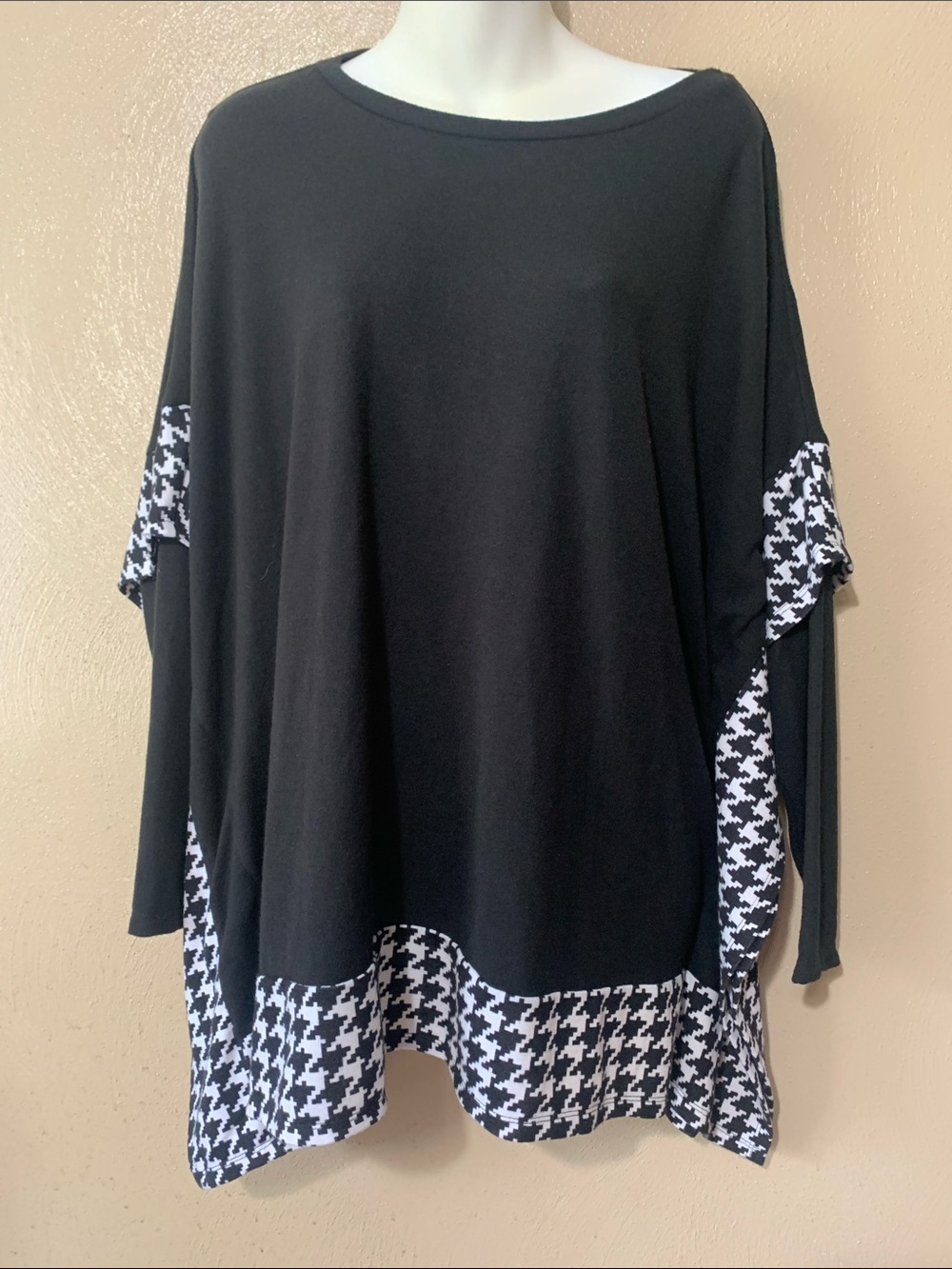 Robert Louis size M Oversized Black Pullover Tunic Houndstooth Trim NWT